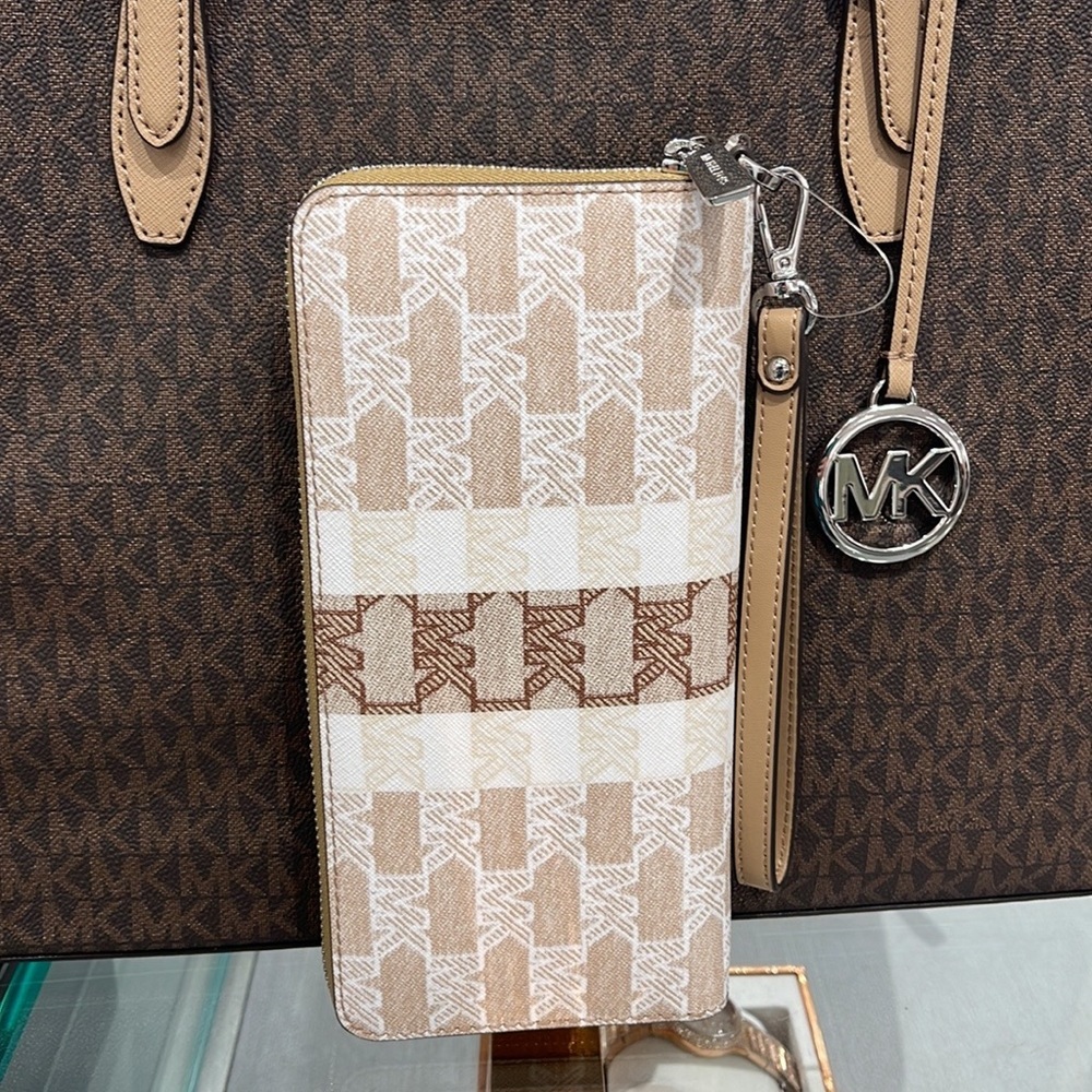 MICHAEL KORS Leather Continental Phone Holder Wristlet Wallet 
Camel 
NWT - Picture 14 of 16